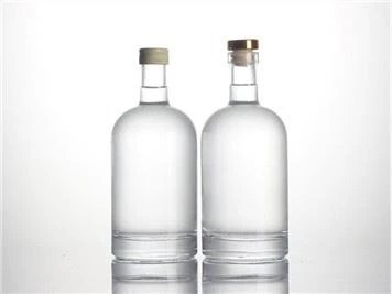 Szklana butelka na alkohol o pojemności 700 ml