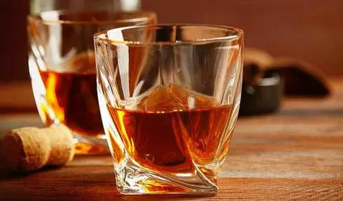 Jaka jest różnica między spirytusem a alkoholem